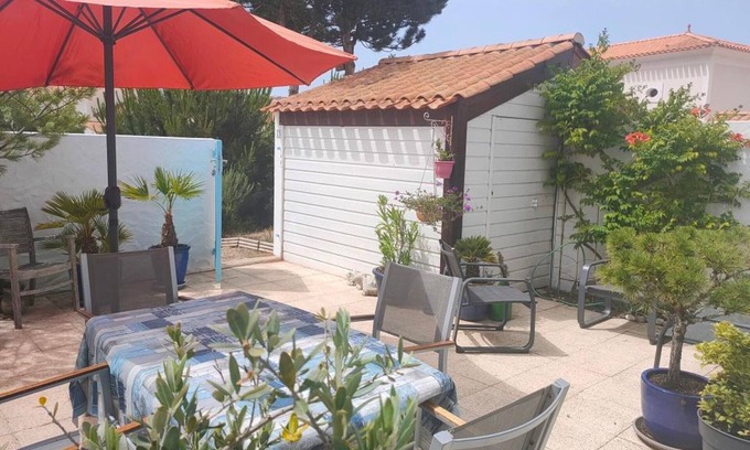 Saint-Jean-de-Monts House | Charming house near golf and beach with terrace and parking