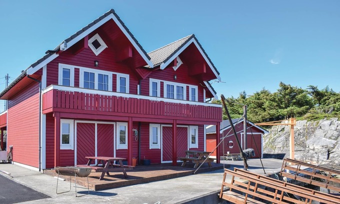 Kalve House | Charming holiday home located in beautiful surroundings.