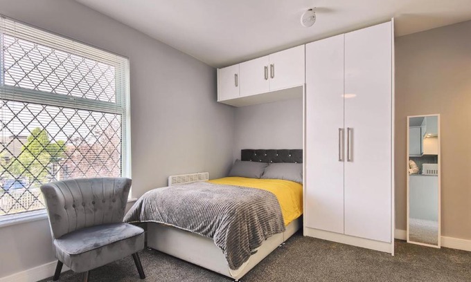 Hazel Grove Apartment | Charming Holiday Studio in Hazel Grove - Self Catering Apartment 2