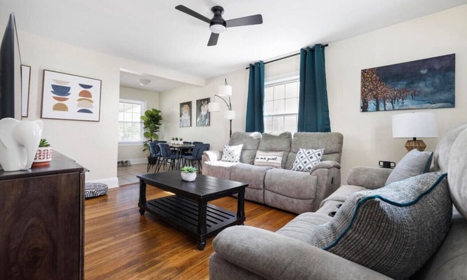 Bristol House | Charming home for 8 Close to State St