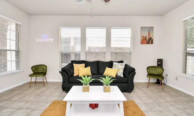 Fairbanks House | Charming Home in Houston, TX