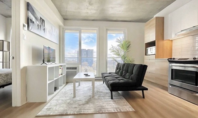 Little Burgundy Apartment | Charming Home-Perfect Location-Free Parking & Spa