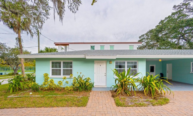 Gillespie Park House | Charming home with a full kitchen, washer/dryer, & AC - across from park