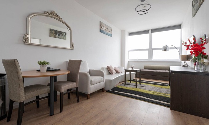 Smethwick Apartment | Charming home with gym access in West Bromwich