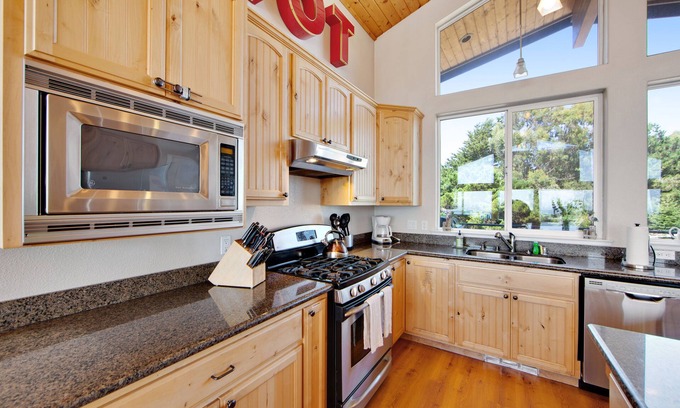 Albion House | Charming Home with Private Hot Tub and Spectacular Ocean Views