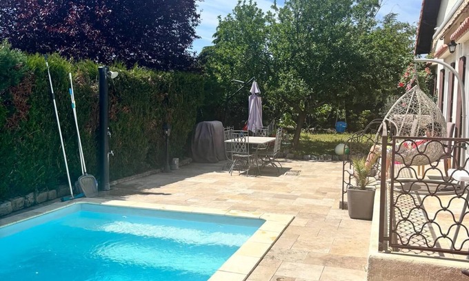 Cournon-dʼAuvergne House | Charming house with swimming pool