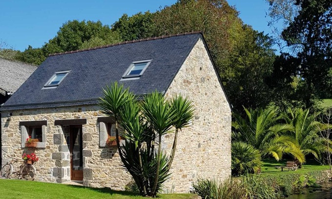 Plougastel-Daoulas House | Charming House by the River