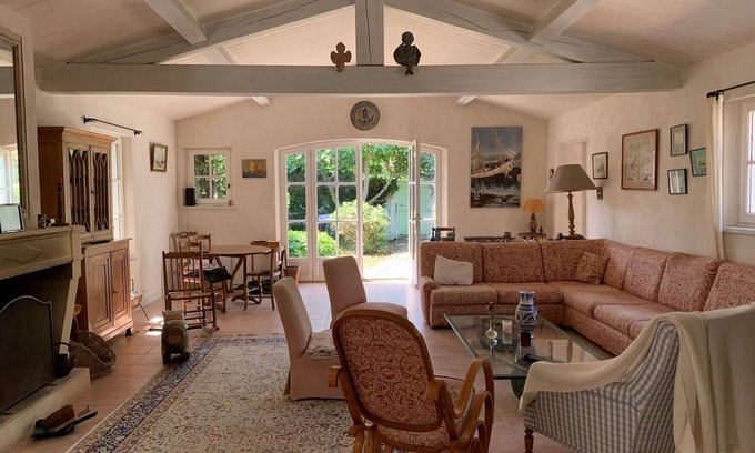 Les Portes-en-Re House | Charming House in the center of les Portes en Ré