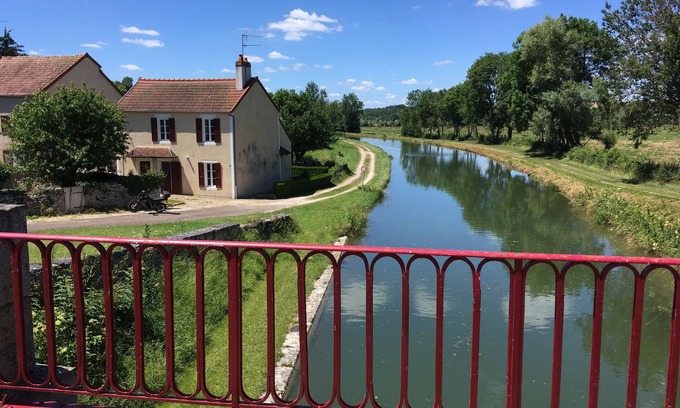 Lucy-sur-Yonne House | Charming house on the banks of the Nivernais Canal