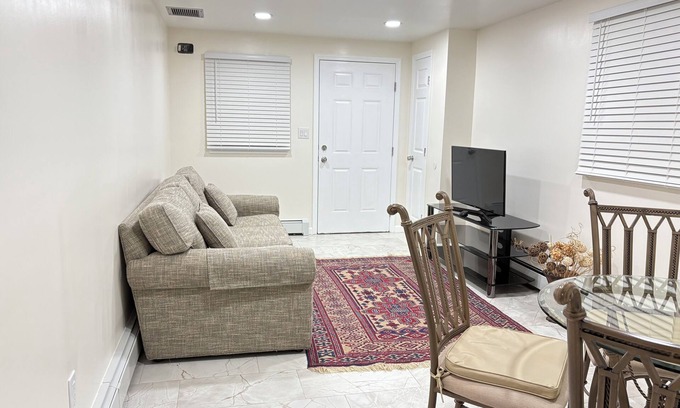 Massapequa Park House | Charming house in Massapequa Park