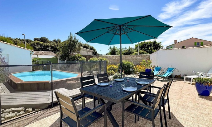 Rivedoux-Plage House | Charming house with enclosed garden and pool