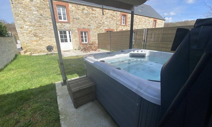 Saussemesnil Cottage | Charming House with Private Spa in Countryside