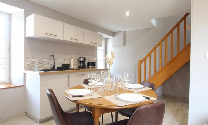 Creances Cottage | Charming house with enclosed garden, near the sea