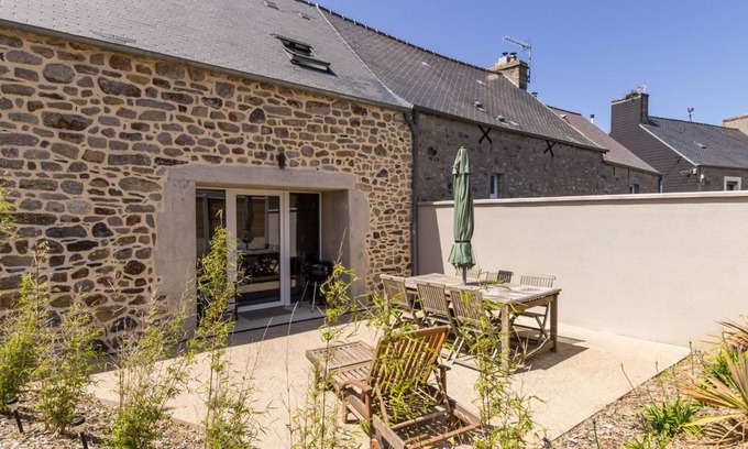Bretteville Cottage | Charming house with terrace in Bretteville
