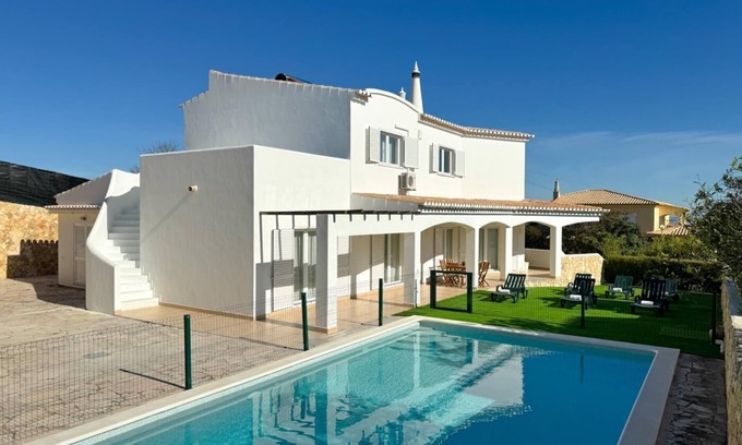 Funchal Villa | Charming house with pool and close to beaches