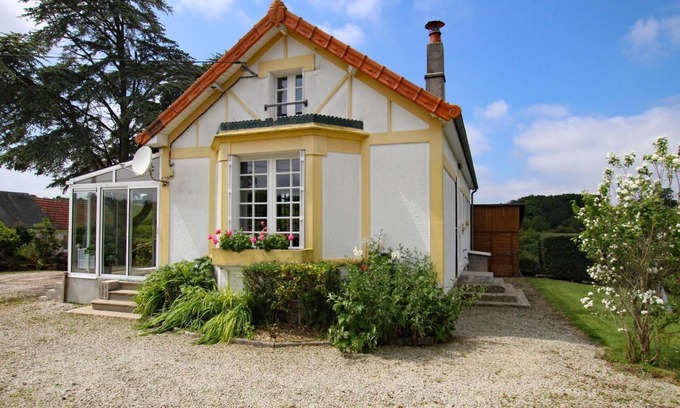 Le Vast Cottage | Charming house with private garden, pets allowed