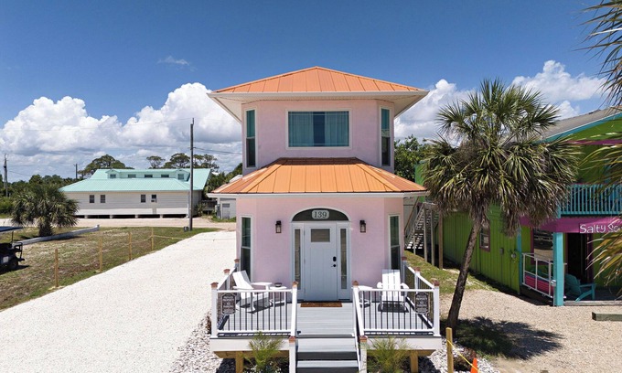 East End House | Charming Island Getaway in the Heart of St. George Island