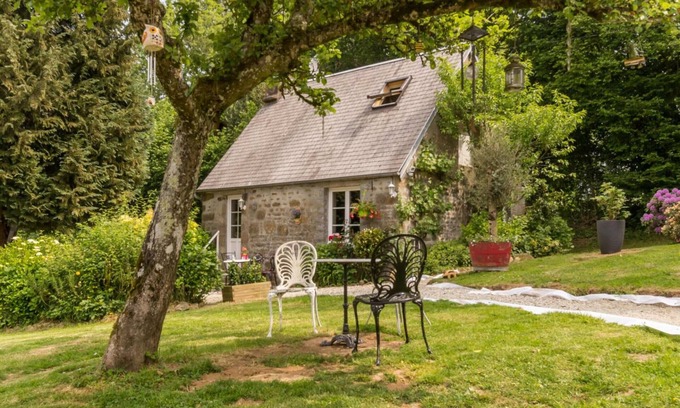 Beauficel Cottage | Charming isolated house with garden, ideal for hiking
