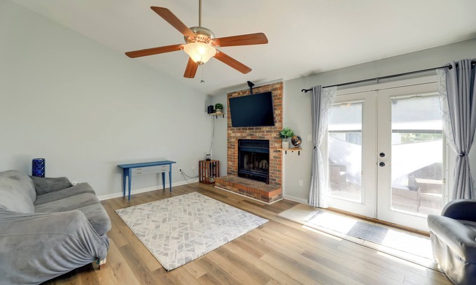 Piney Green House | Charming Jacksonville Abode w/Patio!