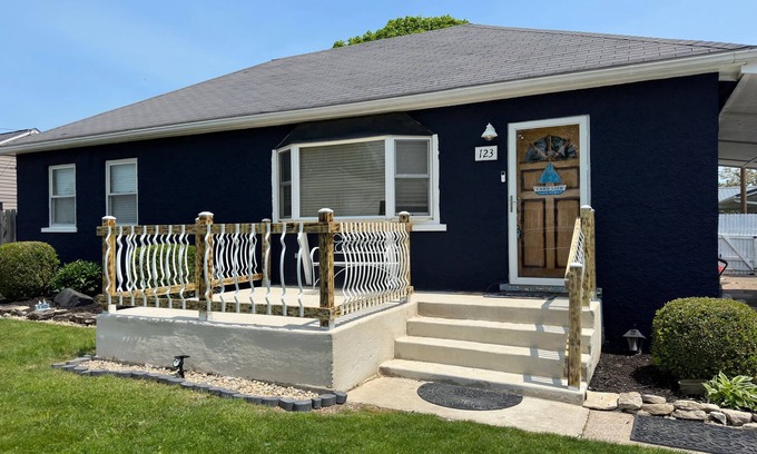 Port Clinton House | Charming Lake House, short walk to lake, near downtown PC, great for families!
