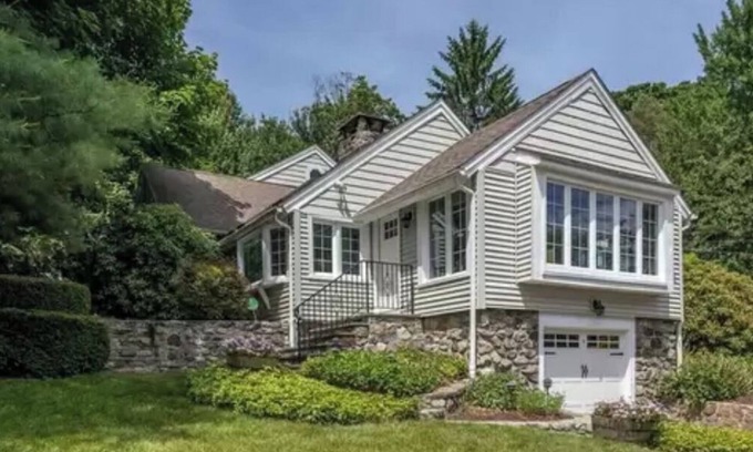 New Fairfield House | Charming lake side retreat