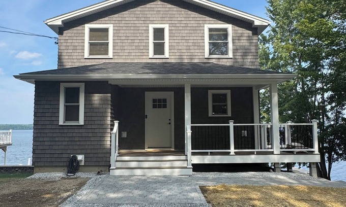 Newport Cottage | Charming Lakefront Cottage