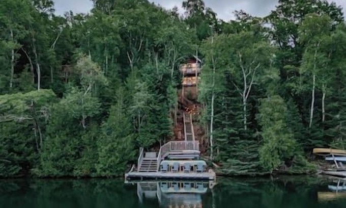 Faraday House | Charming Lakefront Cottage w/Hot Tub & Fire Pit, WiFi