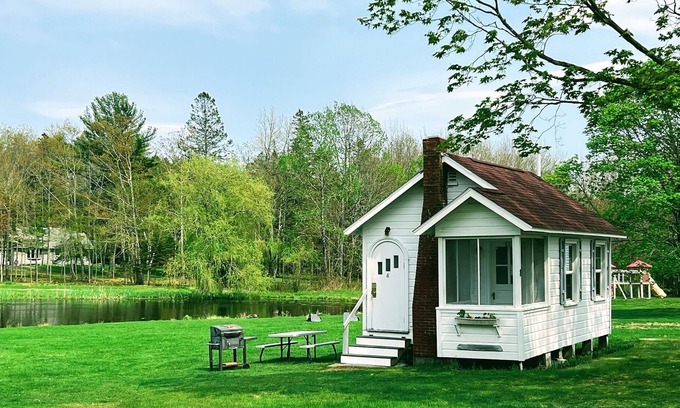 Bar Harbor Cottage | Charming Lakeside Cottage in Bar Harbor - Minutes to Acadia National Park and Downtown (Sleeps 6-8)