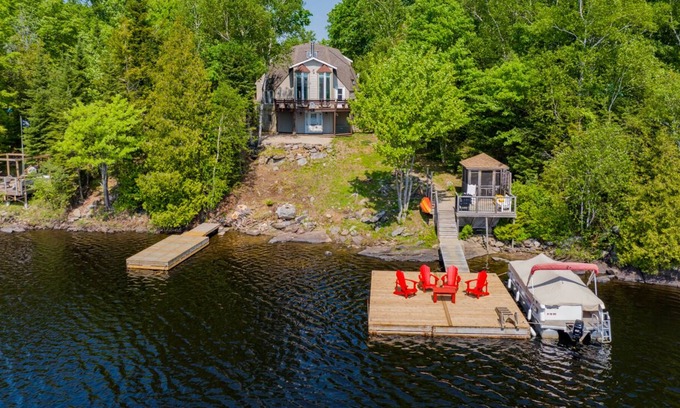 Dunchurch Cabin | Charming Lakeside Gem