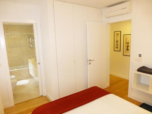Lisbon Old Town Apartment | Charming Lisbon equipped AC lift parking 4p
