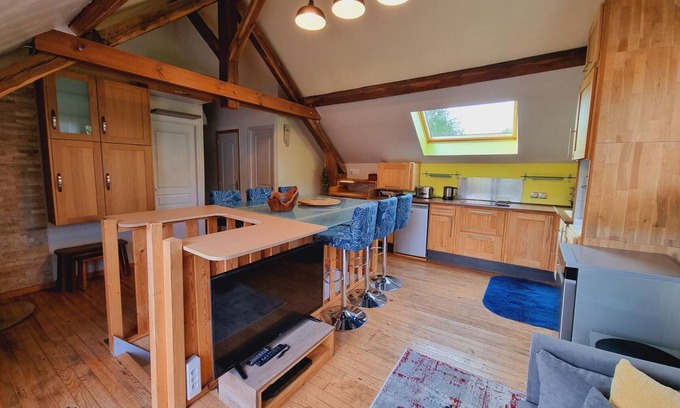 Orsinval Apartment | Charming Loft Above Organic Shop: 4 Bedrooms, Terrace, Near Hiking Trails & Golf