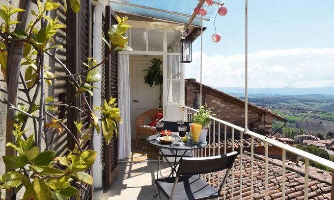 Todi Apartment | Charming Medieval Townhouse with Breathtaking Views in the historic centre Todi