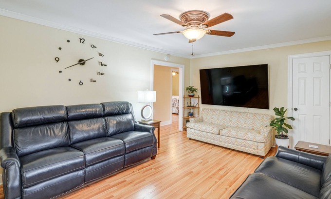 Keeling House | Charming Milton Home w/Porch - 5 Mi to VIR!