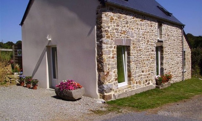 La Haye-d'Ectot Cottage | Charming Modern Cottage with Stunning Valley Views, WiFi, and Private Garden