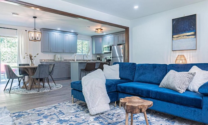 Snellville House | Charming Modern Home