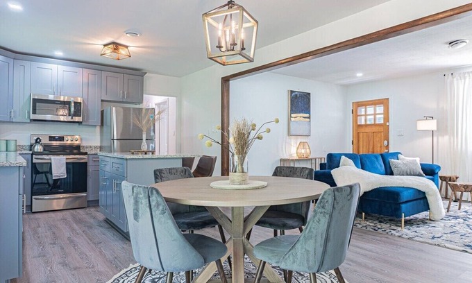 Snellville House | Charming Modern Home