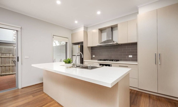 Boronia House | Charming & Modern Mountain View Townhouse