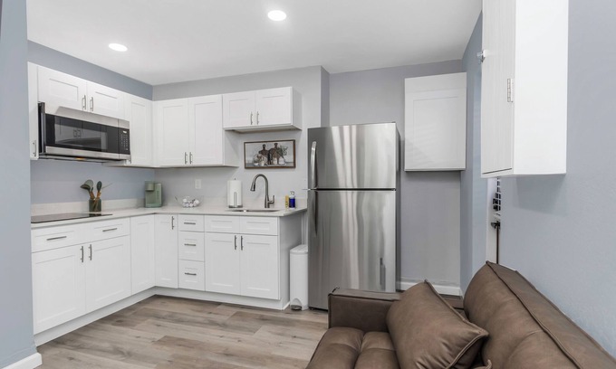 Pinellas Park Apartment | Charming Modern Studio in Central Pinellas Park