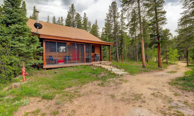 Black Hawk Cabin | Charming mountain cabin located just minutes from Golden Gate Canyon State Park