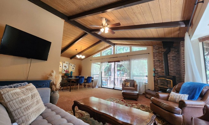 Glencoe Cabin | Charming Mountain Cabin: 3BD + Bonus Room in Woods