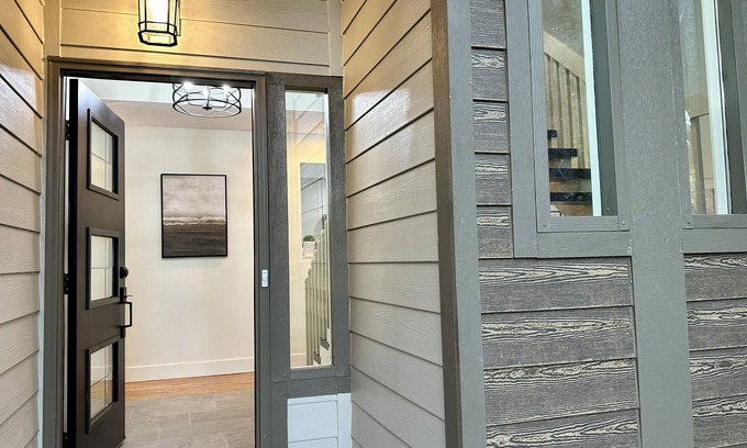 Applewood West House | Charming Mountain Contemporary 3-Bedroom 3-Bath 1- Office house in Golden