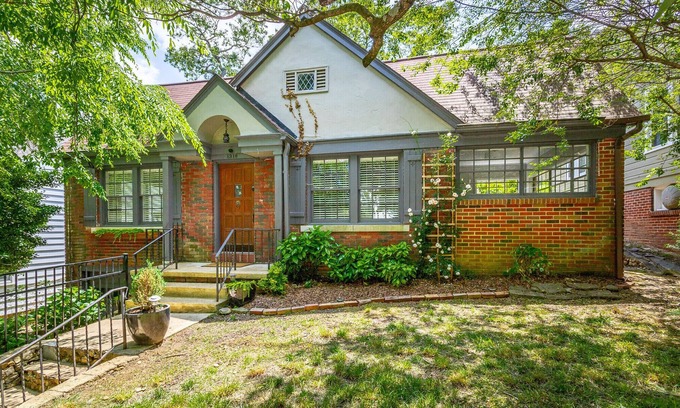 North Chattanooga House | Charming N. Chatt 3BR/1BA house w/private yard!