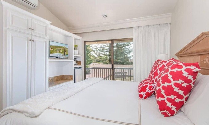 Napa Condo | Charming Napa Retreat | Walk to Wineries & Dining