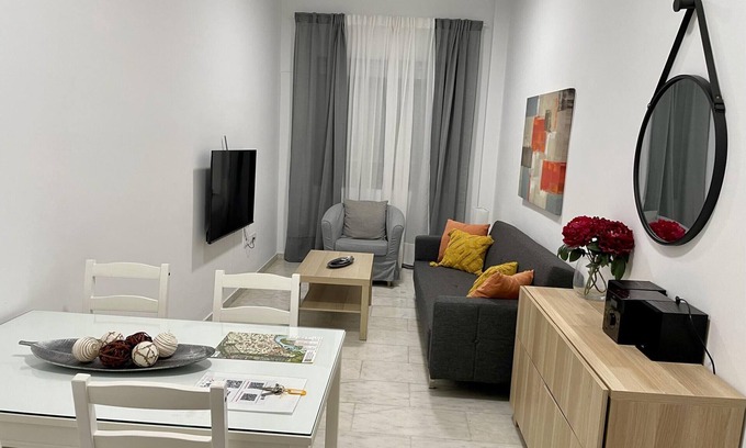 Cerro de la Golondrina-Salesianos Apartment | "Charming New Apartment in the Heart of Historic Cordoba"