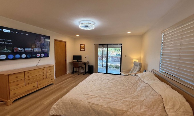 Equestrian Custom Estates House | Charming new stylish luxury Master room in sunny Phoenix