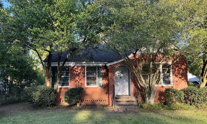 Gunter Afs Cottage | Charming Oak Forest Cozy Retreat
