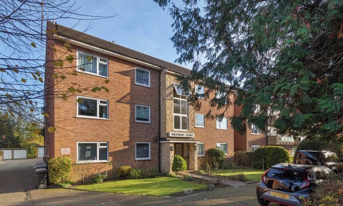 Dudden Hill Apartment | Charming Oasis/Private Balcony