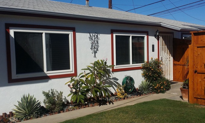 Ocean Beach Apartment | Charming Ocean Beach Bungalow 1 Block from Beach
