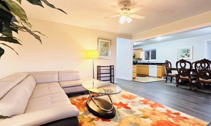 Mukilteo House | Charming ocean view house w/office/fully fenced yard in gorgeous Mukilteo