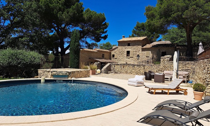 Saumane-de-Vaucluse House | Charming old farmhouse isolated in the countryside of Provence
